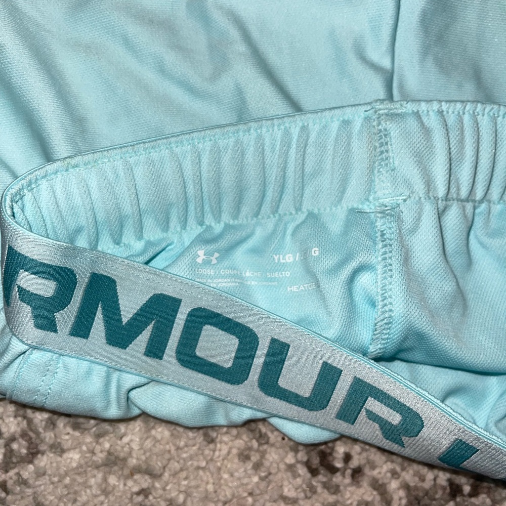Underarmour heat gear shorts YL